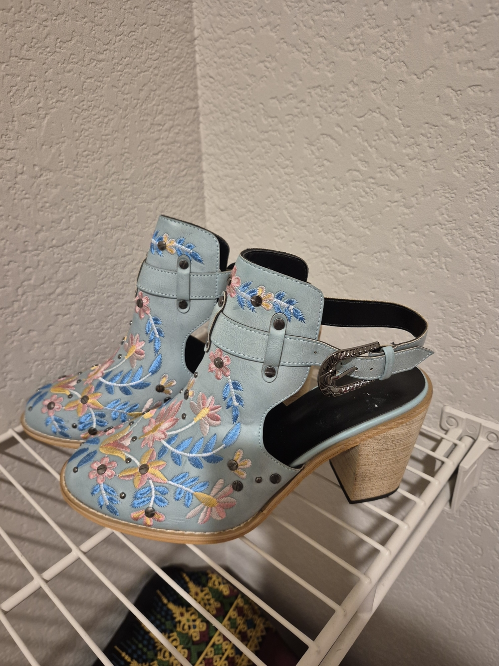 Light Blue Floral Embroidered Slingback Heeled Sandals. 3 in heel. Size 9